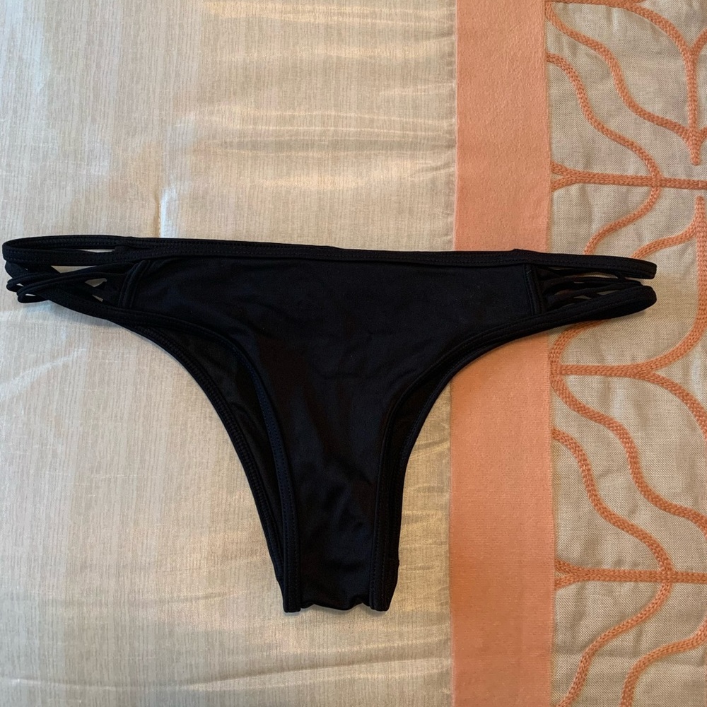Victoria’s Secret the itsy strappy bikini bottom